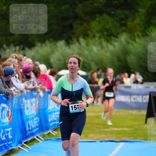 30.08.2026 - Elbe Triathlon Hamburg LAZAROV Photography http://msf.ph/oto/10065223 30.08.2026 12:11:11 Ziel 1534, 1576, 1581 meine-sportfotos.de