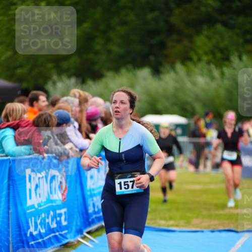 30.08.2026 - Elbe Triathlon Hamburg LAZAROV Photography http://msf.ph/oto/10065226 30.08.2026 12:11:11 Ziel 1534, 1576, 1581 meine-sportfotos.de