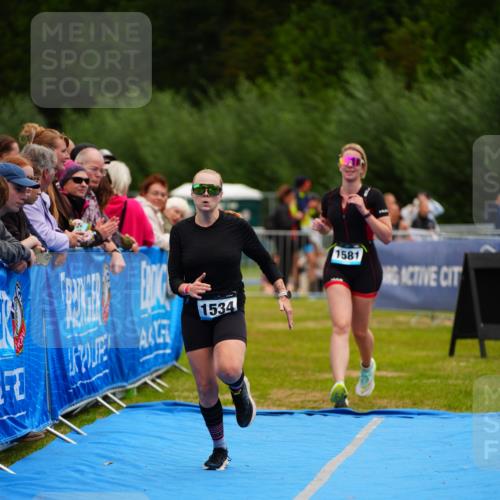 30.08.2026 - Elbe Triathlon Hamburg LAZAROV Photography http://msf.ph/oto/10065231 30.08.2026 12:11:13 Ziel 1534, 1576, 1581 meine-sportfotos.de
