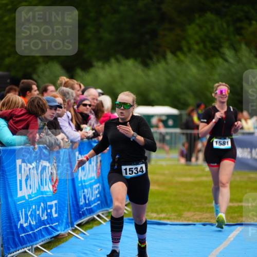 30.08.2026 - Elbe Triathlon Hamburg LAZAROV Photography http://msf.ph/oto/10065234 30.08.2026 12:11:14 Ziel 1534, 1576, 1581, 1615 meine-sportfotos.de