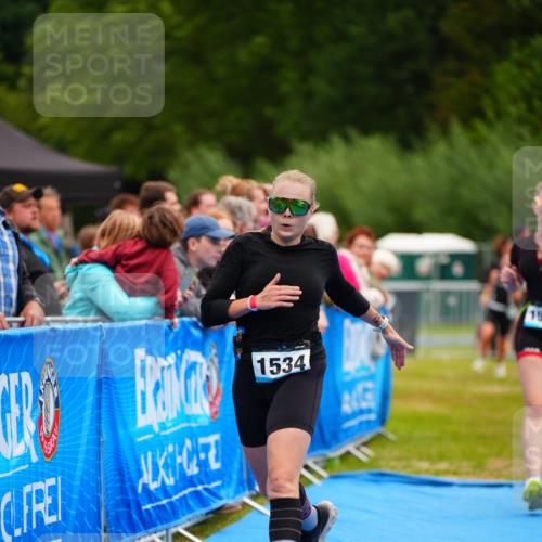 30.08.2026 - Elbe Triathlon Hamburg LAZAROV Photography http://msf.ph/oto/10065237 30.08.2026 12:11:14 Ziel 1534, 1576, 1581, 1615 meine-sportfotos.de