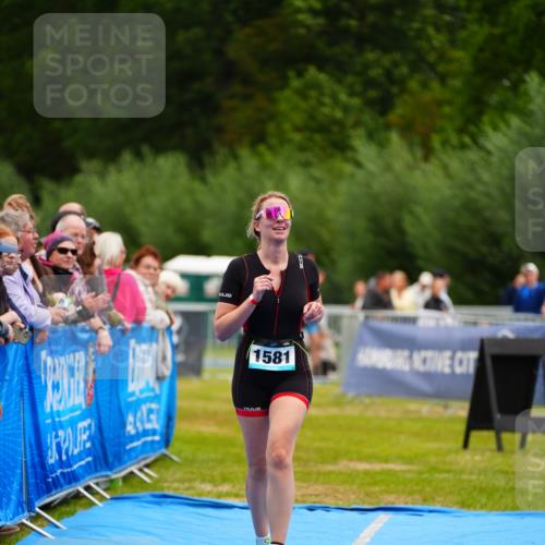 30.08.2026 - Elbe Triathlon Hamburg LAZAROV Photography http://msf.ph/oto/10065241 30.08.2026 12:11:15 Ziel 1534, 1576, 1581, 1615 meine-sportfotos.de