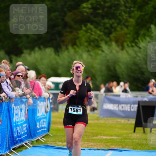 30.08.2026 - Elbe Triathlon Hamburg LAZAROV Photography http://msf.ph/oto/10065243 30.08.2026 12:11:16 Ziel 1534, 1581, 1615 meine-sportfotos.de