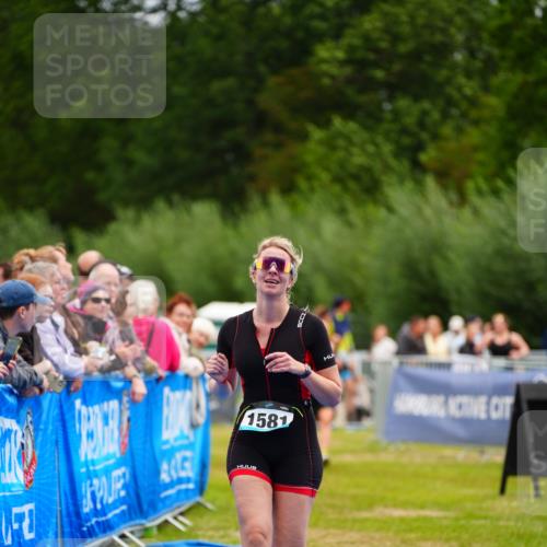 30.08.2026 - Elbe Triathlon Hamburg LAZAROV Photography http://msf.ph/oto/10065244 30.08.2026 12:11:16 Ziel 1534, 1581, 1615 meine-sportfotos.de