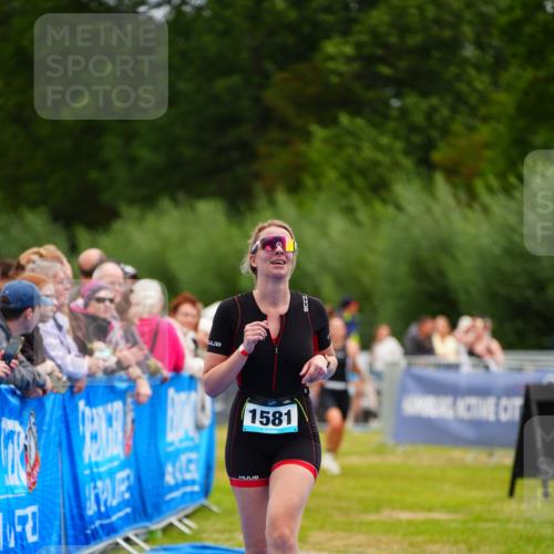 30.08.2026 - Elbe Triathlon Hamburg LAZAROV Photography http://msf.ph/oto/10065246 30.08.2026 12:11:16 Ziel 1534, 1581, 1615 meine-sportfotos.de