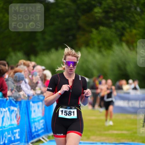 30.08.2026 - Elbe Triathlon Hamburg LAZAROV Photography http://msf.ph/oto/10065253 30.08.2026 12:11:17 Ziel 1534, 1581, 1615 meine-sportfotos.de