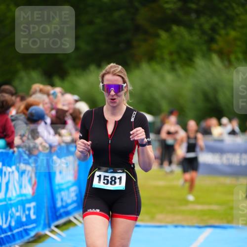 30.08.2026 - Elbe Triathlon Hamburg LAZAROV Photography http://msf.ph/oto/10065254 30.08.2026 12:11:17 Ziel 1534, 1581, 1615 meine-sportfotos.de