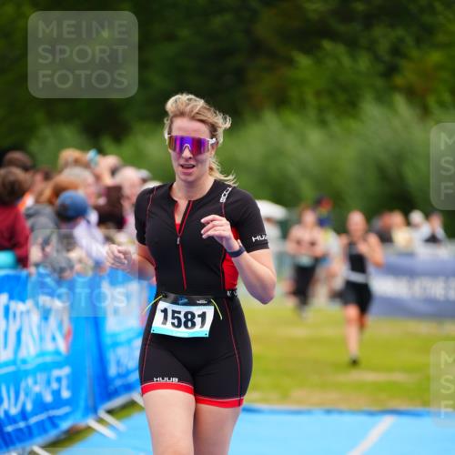 30.08.2026 - Elbe Triathlon Hamburg LAZAROV Photography http://msf.ph/oto/10065255 30.08.2026 12:11:18 Ziel 1534, 1581, 1615 meine-sportfotos.de