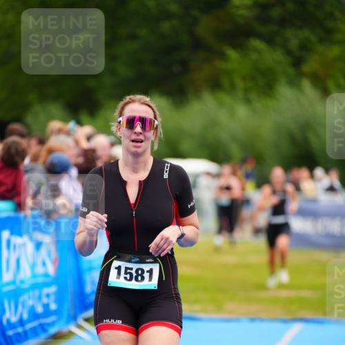 30.08.2026 - Elbe Triathlon Hamburg LAZAROV Photography http://msf.ph/oto/10065257 30.08.2026 12:11:18 Ziel 1534, 1581, 1615 meine-sportfotos.de