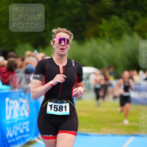 30.08.2026 - Elbe Triathlon Hamburg LAZAROV Photography http://msf.ph/oto/10065258 30.08.2026 12:11:18 Ziel 1534, 1581, 1615 meine-sportfotos.de