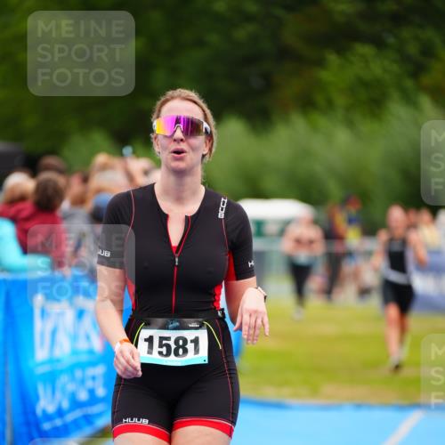 30.08.2026 - Elbe Triathlon Hamburg LAZAROV Photography http://msf.ph/oto/10065259 30.08.2026 12:11:18 Ziel 1534, 1581, 1615 meine-sportfotos.de
