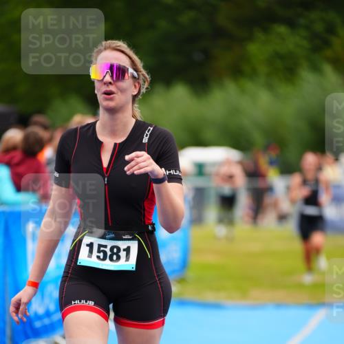 30.08.2026 - Elbe Triathlon Hamburg LAZAROV Photography http://msf.ph/oto/10065261 30.08.2026 12:11:18 Ziel 1534, 1581, 1615 meine-sportfotos.de