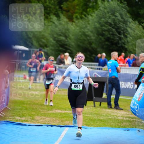30.08.2026 - Elbe Triathlon Hamburg LAZAROV Photography http://msf.ph/oto/10065291 30.08.2026 12:11:31 Ziel 893, 1547, 1654 meine-sportfotos.de