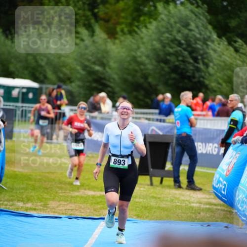30.08.2026 - Elbe Triathlon Hamburg LAZAROV Photography http://msf.ph/oto/10065293 30.08.2026 12:11:32 Ziel 893, 1654, 1689 meine-sportfotos.de
