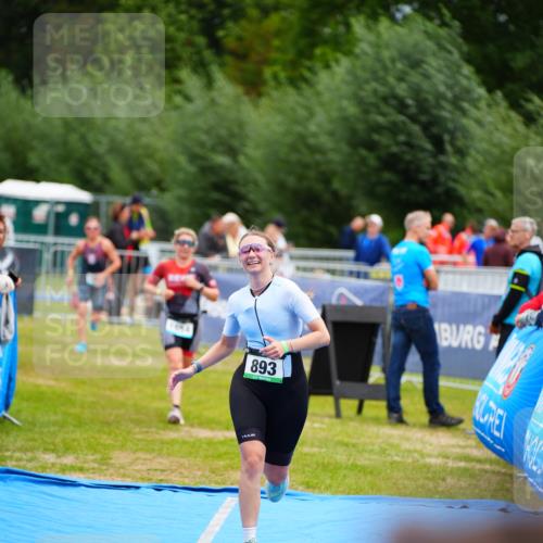 30.08.2026 - Elbe Triathlon Hamburg LAZAROV Photography http://msf.ph/oto/10065294 30.08.2026 12:11:32 Ziel 893, 1654, 1689 meine-sportfotos.de