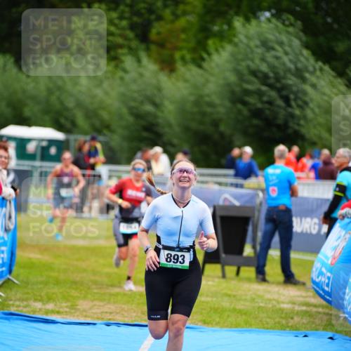 30.08.2026 - Elbe Triathlon Hamburg LAZAROV Photography http://msf.ph/oto/10065297 30.08.2026 12:11:32 Ziel 893, 1654, 1689 meine-sportfotos.de