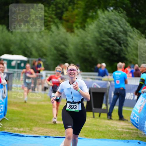 30.08.2026 - Elbe Triathlon Hamburg LAZAROV Photography http://msf.ph/oto/10065299 30.08.2026 12:11:32 Ziel 893, 1654, 1689 meine-sportfotos.de