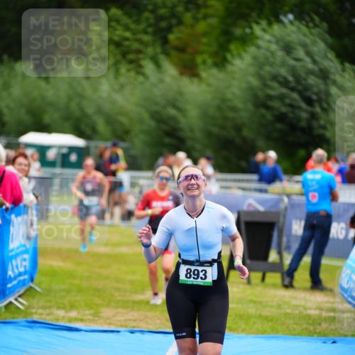 30.08.2026 - Elbe Triathlon Hamburg LAZAROV Photography http://msf.ph/oto/10065300 30.08.2026 12:11:33 Ziel 893, 1654, 1689 meine-sportfotos.de