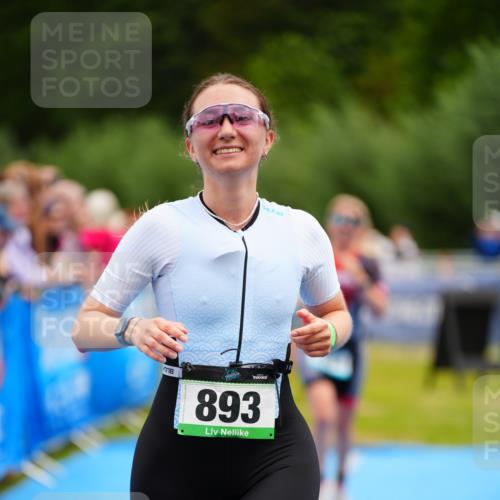 30.08.2026 - Elbe Triathlon Hamburg LAZAROV Photography http://msf.ph/oto/10065305 30.08.2026 12:11:35 Ziel 893, 1654, 1689 meine-sportfotos.de