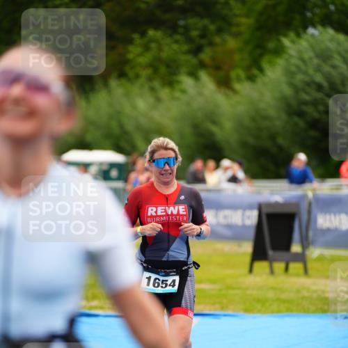 30.08.2026 - Elbe Triathlon Hamburg LAZAROV Photography http://msf.ph/oto/10065308 30.08.2026 12:11:36 Ziel 893, 1654, 1689 meine-sportfotos.de