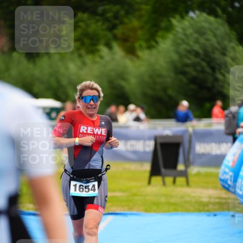 30.08.2026 - Elbe Triathlon Hamburg LAZAROV Photography http://msf.ph/oto/10065309 30.08.2026 12:11:36 Ziel 893, 1654, 1689 meine-sportfotos.de