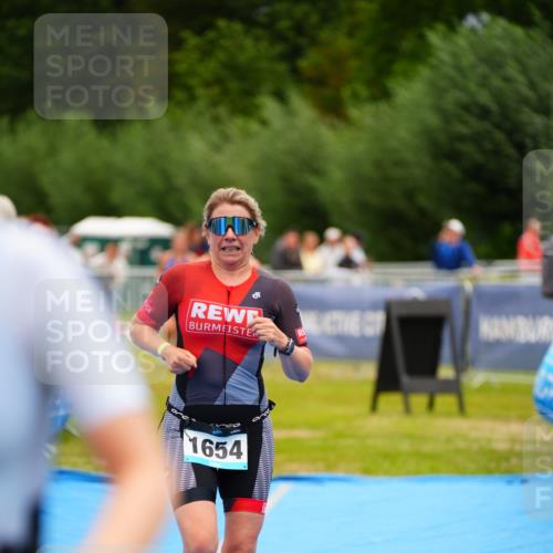 30.08.2026 - Elbe Triathlon Hamburg LAZAROV Photography http://msf.ph/oto/10065311 30.08.2026 12:11:36 Ziel 893, 1654, 1689 meine-sportfotos.de