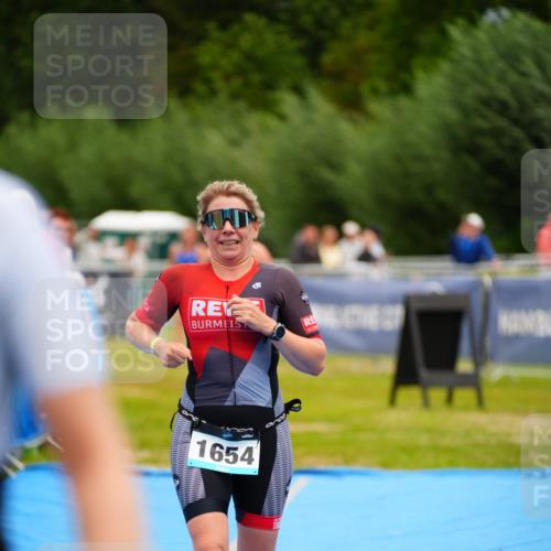 30.08.2026 - Elbe Triathlon Hamburg LAZAROV Photography http://msf.ph/oto/10065312 30.08.2026 12:11:37 Ziel 893, 1654, 1689 meine-sportfotos.de
