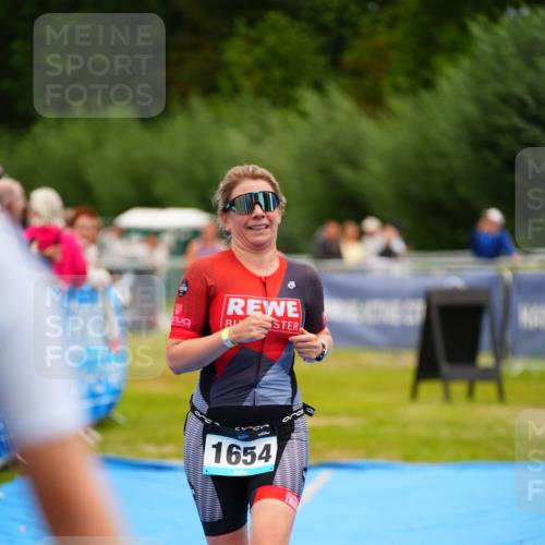 30.08.2026 - Elbe Triathlon Hamburg LAZAROV Photography http://msf.ph/oto/10065313 30.08.2026 12:11:37 Ziel 893, 1654, 1689 meine-sportfotos.de