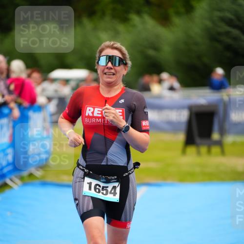 30.08.2026 - Elbe Triathlon Hamburg LAZAROV Photography http://msf.ph/oto/10065316 30.08.2026 12:11:37 Ziel 893, 1654, 1689 meine-sportfotos.de