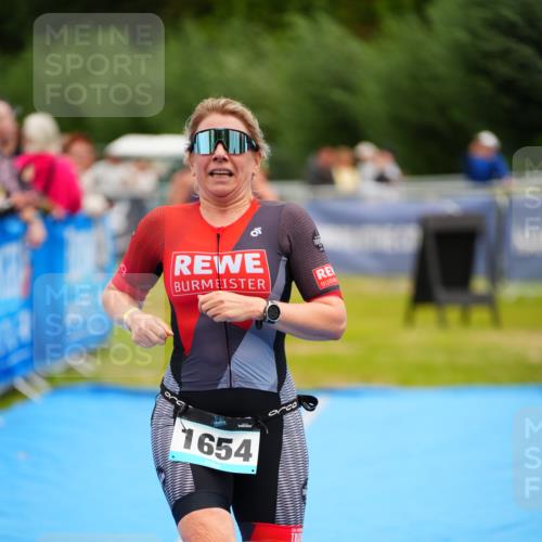 30.08.2026 - Elbe Triathlon Hamburg LAZAROV Photography http://msf.ph/oto/10065318 30.08.2026 12:11:37 Ziel 893, 1654, 1689 meine-sportfotos.de