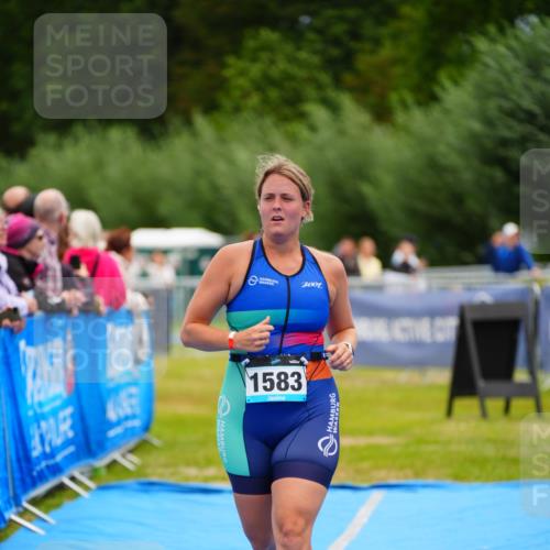30.08.2026 - Elbe Triathlon Hamburg LAZAROV Photography http://msf.ph/oto/10065333 30.08.2026 12:11:46 Ziel 1583 meine-sportfotos.de
