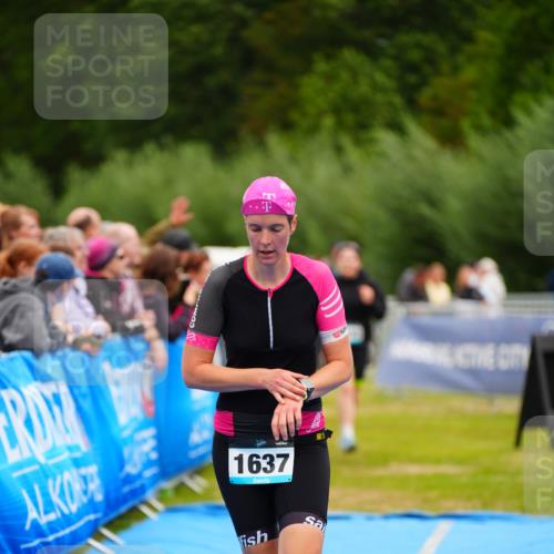 30.08.2026 - Elbe Triathlon Hamburg LAZAROV Photography http://msf.ph/oto/10065344 30.08.2026 12:12:03 Ziel 1490, 1637 meine-sportfotos.de