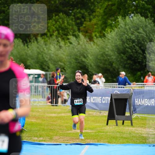 30.08.2026 - Elbe Triathlon Hamburg LAZAROV Photography http://msf.ph/oto/10065348 30.08.2026 12:12:04 Ziel 1490, 1637 meine-sportfotos.de