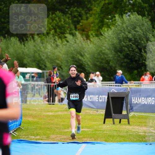 30.08.2026 - Elbe Triathlon Hamburg LAZAROV Photography http://msf.ph/oto/10065349 30.08.2026 12:12:04 Ziel 1490, 1637 meine-sportfotos.de