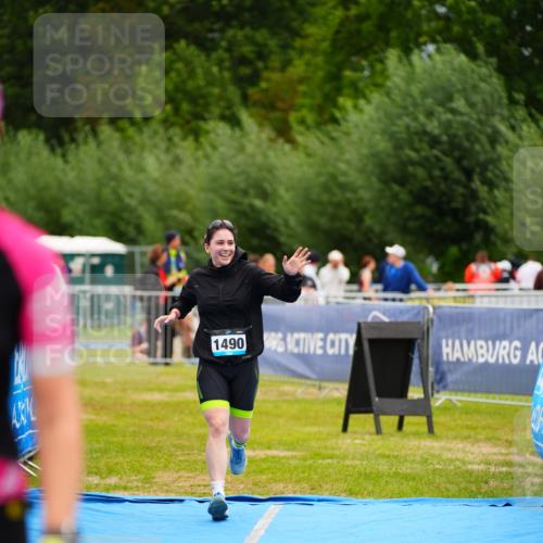 30.08.2026 - Elbe Triathlon Hamburg LAZAROV Photography http://msf.ph/oto/10065352 30.08.2026 12:12:05 Ziel 1490, 1637 meine-sportfotos.de