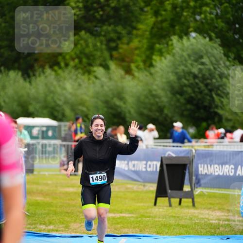 30.08.2026 - Elbe Triathlon Hamburg LAZAROV Photography http://msf.ph/oto/10065353 30.08.2026 12:12:06 Ziel 1490, 1637 meine-sportfotos.de