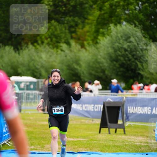 30.08.2026 - Elbe Triathlon Hamburg LAZAROV Photography http://msf.ph/oto/10065354 30.08.2026 12:12:06 Ziel 1490, 1637 meine-sportfotos.de