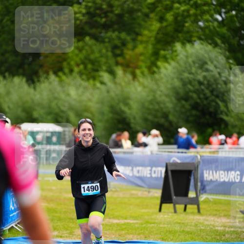 30.08.2026 - Elbe Triathlon Hamburg LAZAROV Photography http://msf.ph/oto/10065356 30.08.2026 12:12:06 Ziel 1490, 1637 meine-sportfotos.de