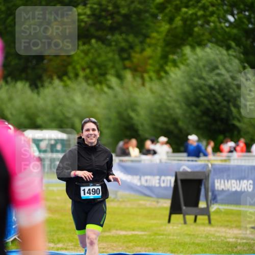 30.08.2026 - Elbe Triathlon Hamburg LAZAROV Photography http://msf.ph/oto/10065357 30.08.2026 12:12:06 Ziel 1490, 1637 meine-sportfotos.de