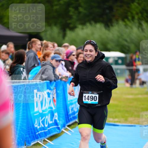 30.08.2026 - Elbe Triathlon Hamburg LAZAROV Photography http://msf.ph/oto/10065360 30.08.2026 12:12:07 Ziel 1490, 1637 meine-sportfotos.de