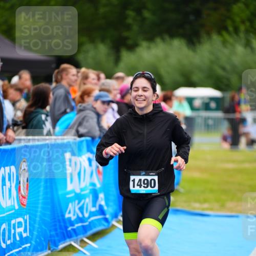 30.08.2026 - Elbe Triathlon Hamburg LAZAROV Photography http://msf.ph/oto/10065361 30.08.2026 12:12:08 Ziel 1490 meine-sportfotos.de