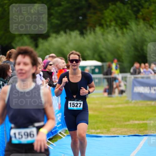 30.08.2026 - Elbe Triathlon Hamburg LAZAROV Photography http://msf.ph/oto/10065376 30.08.2026 12:12:29 Ziel 1527, 1596 meine-sportfotos.de
