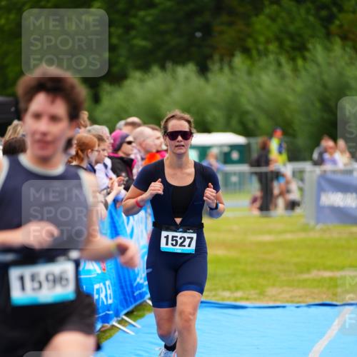 30.08.2026 - Elbe Triathlon Hamburg LAZAROV Photography http://msf.ph/oto/10065378 30.08.2026 12:12:29 Ziel 1527, 1596 meine-sportfotos.de