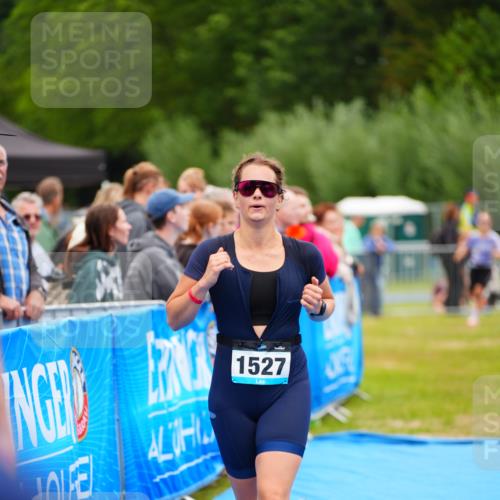 30.08.2026 - Elbe Triathlon Hamburg LAZAROV Photography http://msf.ph/oto/10065382 30.08.2026 12:12:30 Ziel 1527, 1596 meine-sportfotos.de