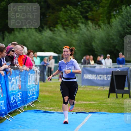 30.08.2026 - Elbe Triathlon Hamburg LAZAROV Photography http://msf.ph/oto/10065389 30.08.2026 12:12:38 Ziel 803 meine-sportfotos.de