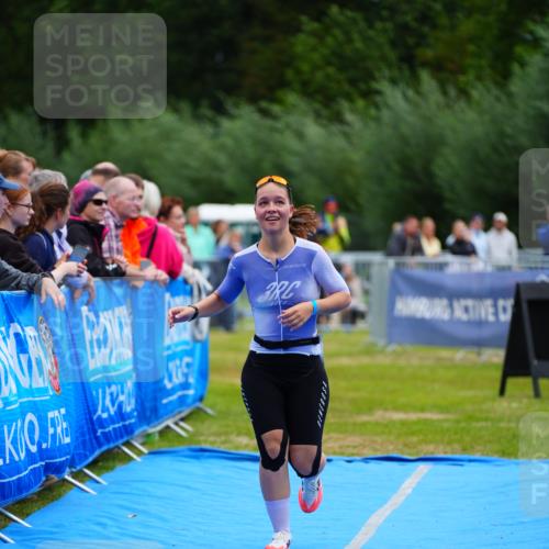 30.08.2026 - Elbe Triathlon Hamburg LAZAROV Photography http://msf.ph/oto/10065392 30.08.2026 12:12:39 Ziel 803 meine-sportfotos.de