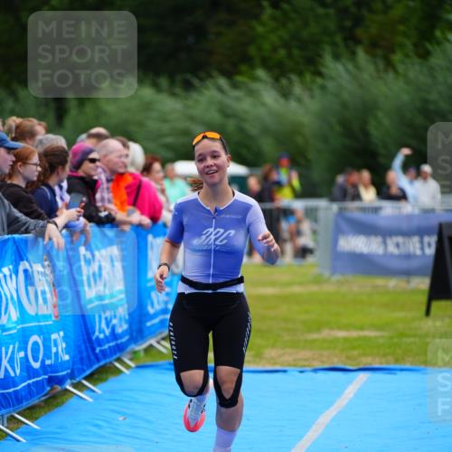 30.08.2026 - Elbe Triathlon Hamburg LAZAROV Photography http://msf.ph/oto/10065394 30.08.2026 12:12:39 Ziel 803 meine-sportfotos.de