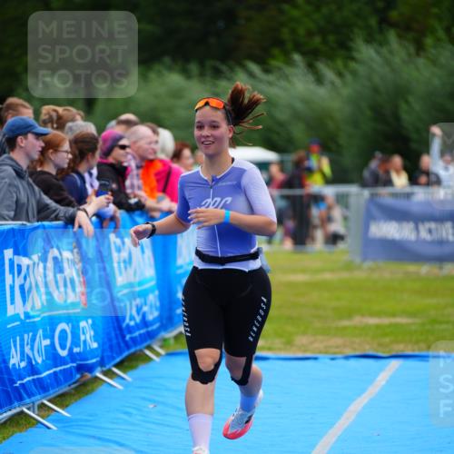 30.08.2026 - Elbe Triathlon Hamburg LAZAROV Photography http://msf.ph/oto/10065396 30.08.2026 12:12:39 Ziel 803 meine-sportfotos.de