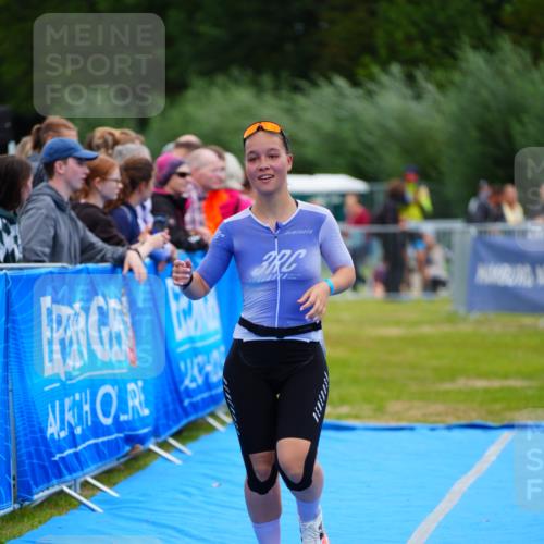 30.08.2026 - Elbe Triathlon Hamburg LAZAROV Photography http://msf.ph/oto/10065397 30.08.2026 12:12:39 Ziel 803 meine-sportfotos.de