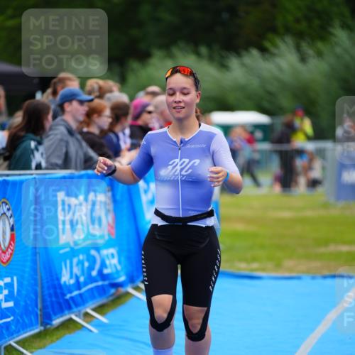 30.08.2026 - Elbe Triathlon Hamburg LAZAROV Photography http://msf.ph/oto/10065400 30.08.2026 12:12:40 Ziel 803 meine-sportfotos.de
